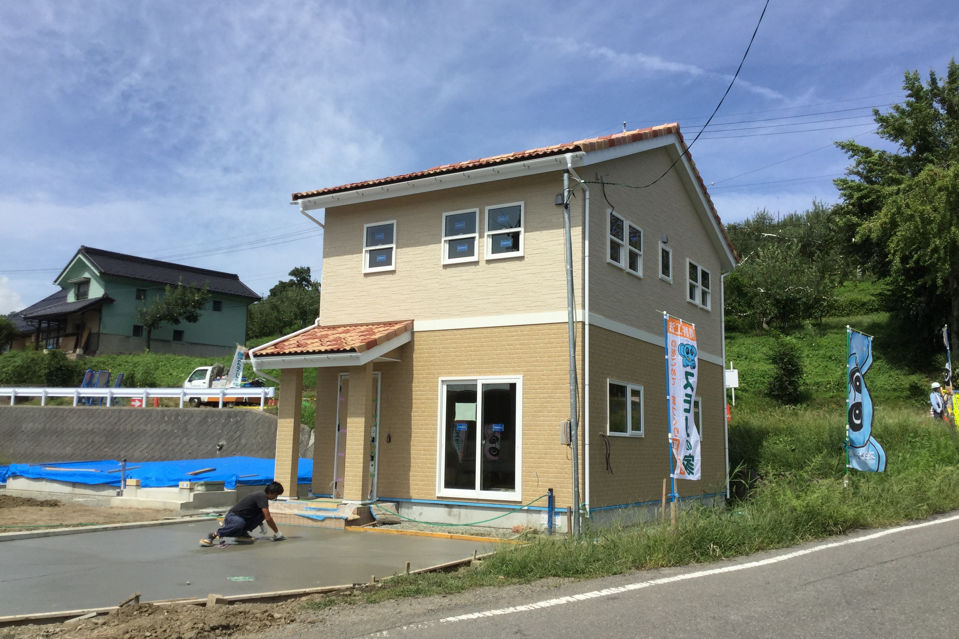 窓と瓦にこだわった南仏風住宅 長野市住宅建築工務店トキワ 長野市住宅建築工務店トキワ